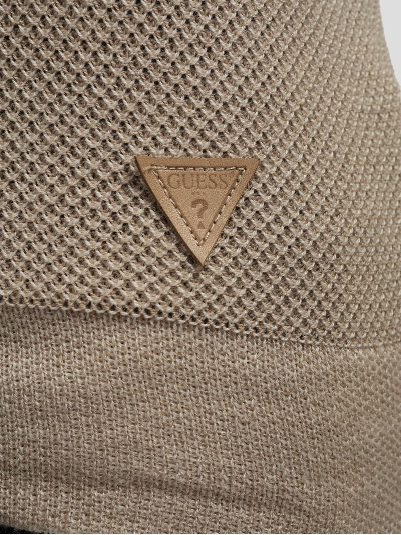 sueter-guess-earle