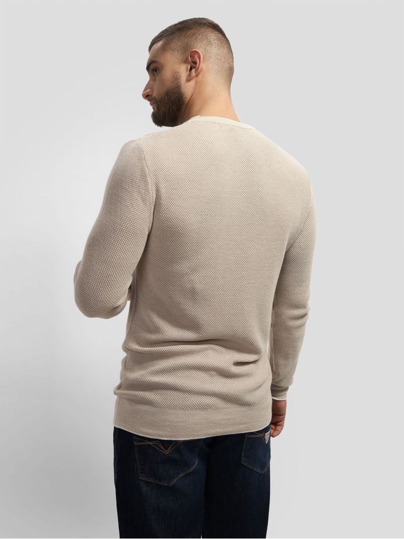 sueter-guess-earle