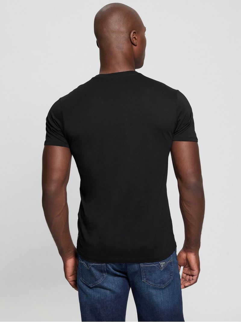 playera-guess-triangle-embossed