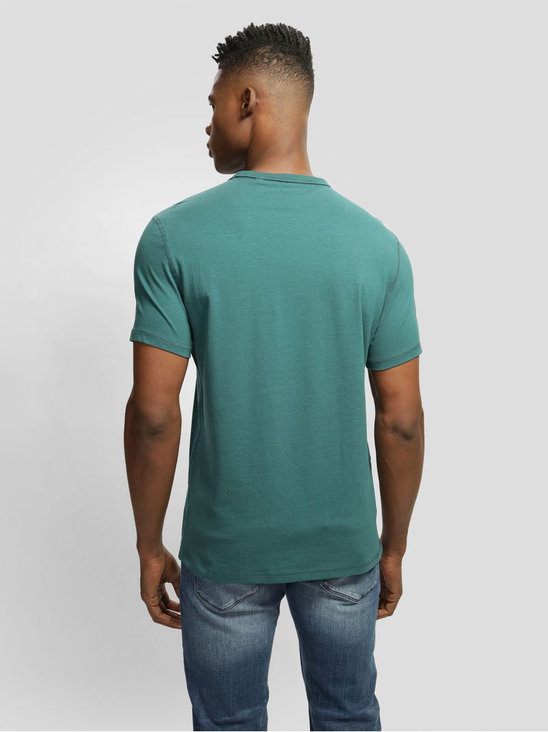 playera-guess-triangle-tee