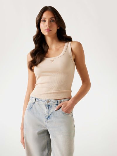 Playera Guess Triangle Patch