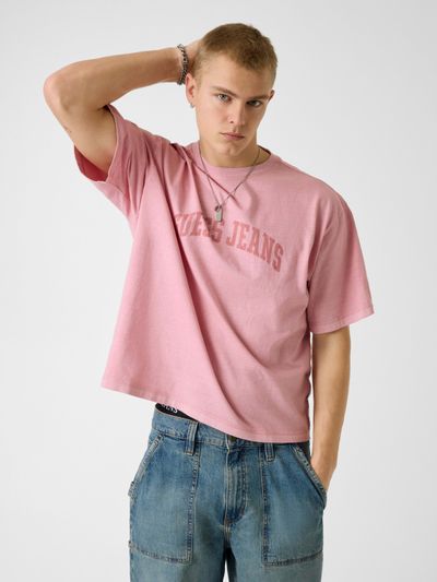 Playera Guess Boxy - Guess Jeans x HYUNJIN