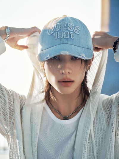 Gorra Guess x HYUNJIN